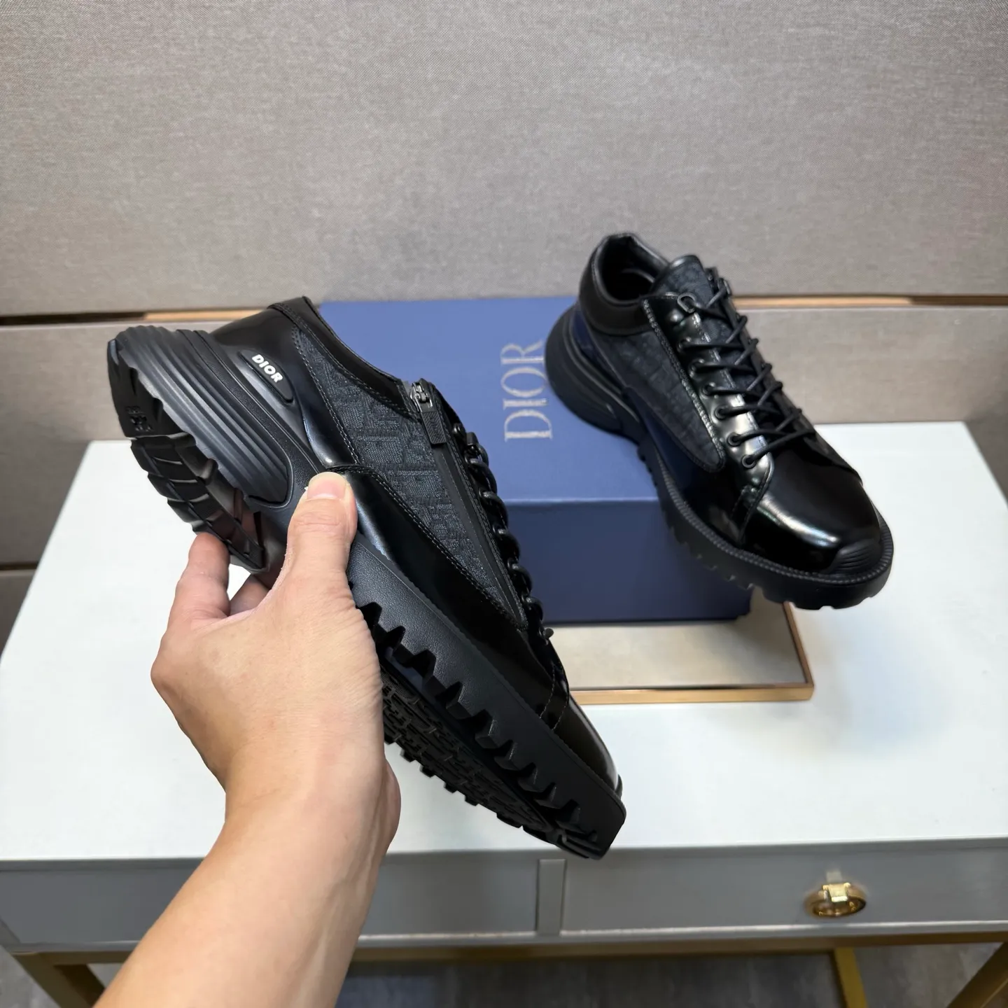 ⬛️Men's shoes 💰p560 [Dior~] Men's casual shoes 2025z cabinet sales simultaneously 🔶Size: 39-44 #️⃣ 🔷2 colors🔜The upper is made of multi-material splicing➕Genuine leather lining, comfortable and breathable, sole: original comfortable and wear-resistant outsole, ⚠️Real shot📱Photographed🎬The real thing is better📢📢📢